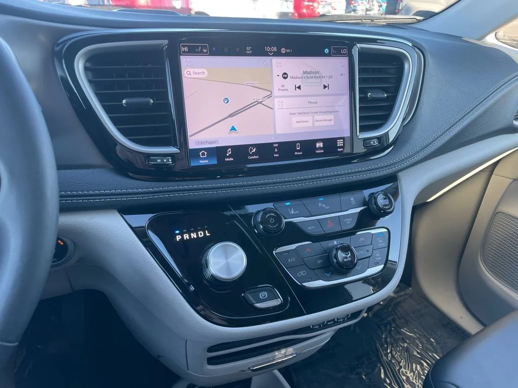 Used 2024 Chrysler Pacifica - photo 13