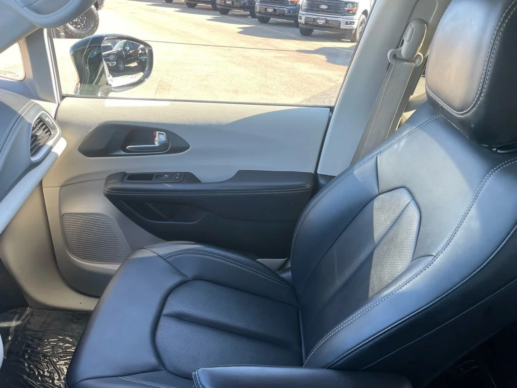 Used 2024 Chrysler Pacifica - photo 24