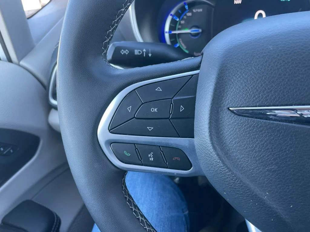 Used 2024 Chrysler Pacifica - photo 25