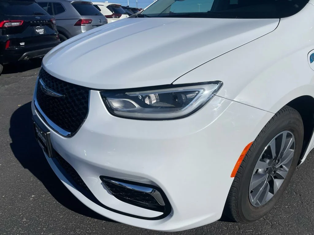 Used 2024 Chrysler Pacifica - photo 40