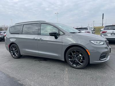 2025 Chrysler Pacifica FWD Minivan for sale #3984X - photo 2