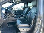 Used 2025 Chrysler Pacifica Limited Minivan thumbnail 7