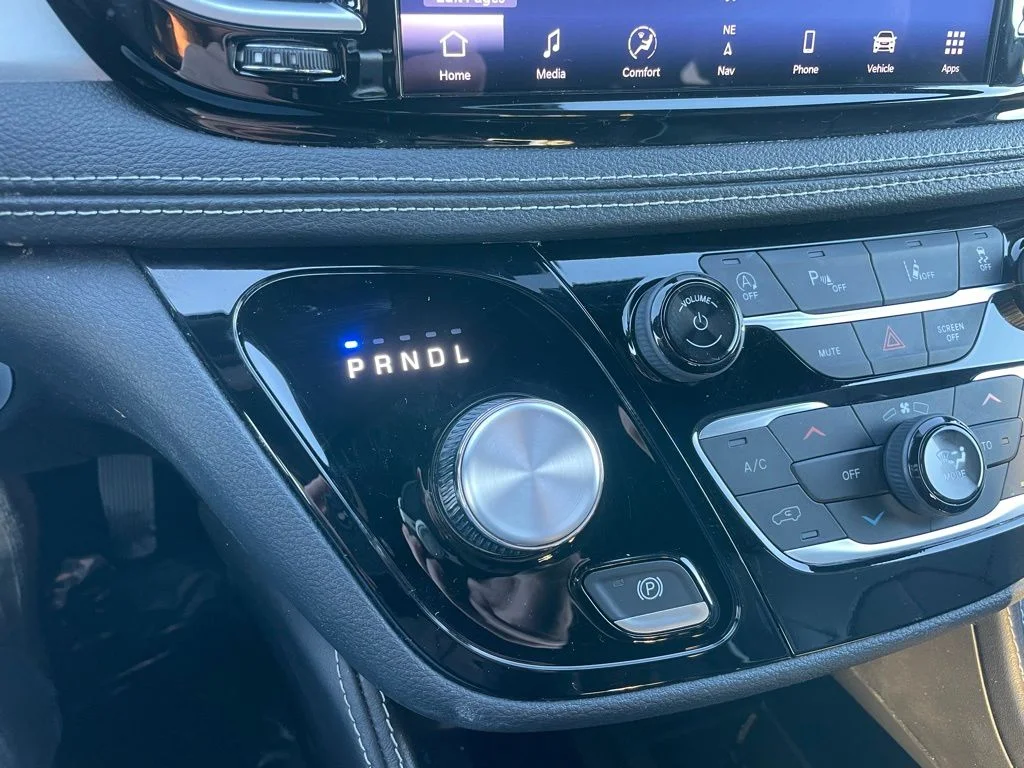 Used 2025 Chrysler Pacifica - photo 15