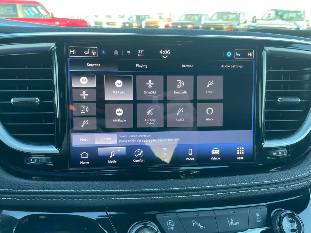 Used 2025 Chrysler Pacifica - photo 16