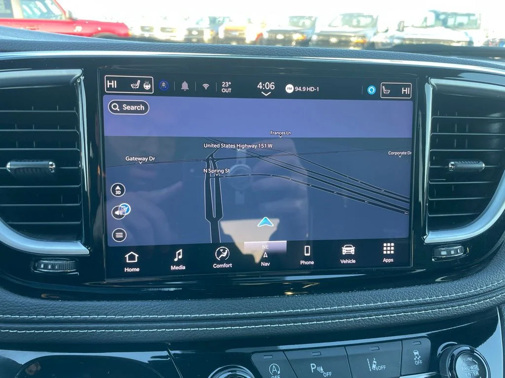 Used 2025 Chrysler Pacifica - photo 18