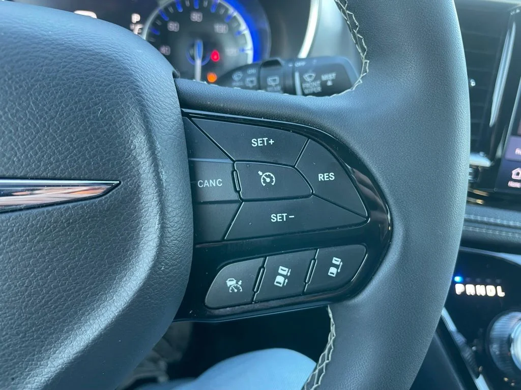 Used 2025 Chrysler Pacifica - photo 24