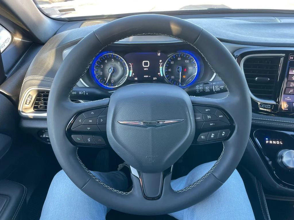 Used 2025 Chrysler Pacifica - photo 25