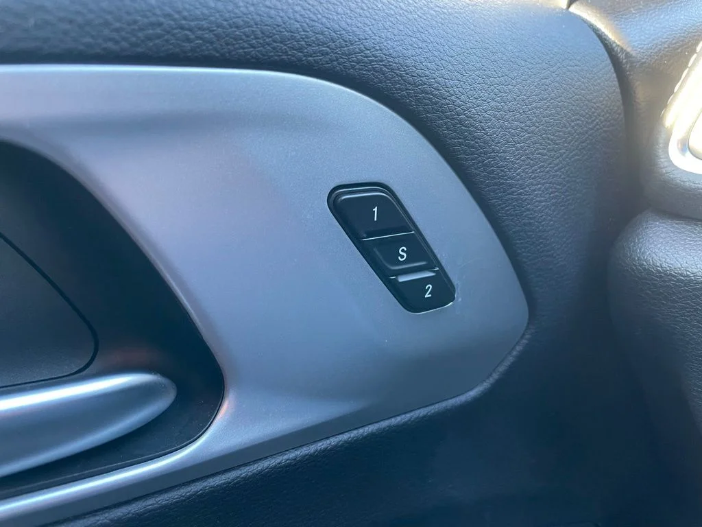 Used 2025 Chrysler Pacifica - photo 27
