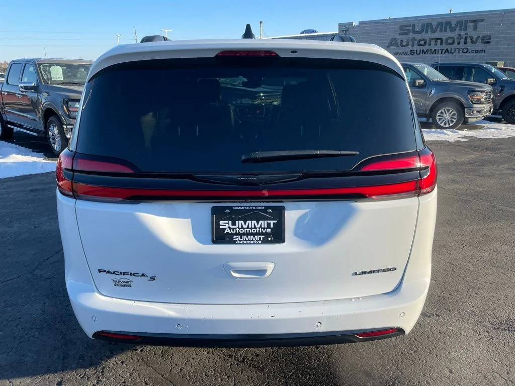 Used 2025 Chrysler Pacifica - photo 33