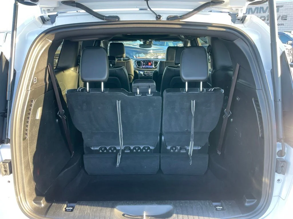 Used 2025 Chrysler Pacifica - photo 34