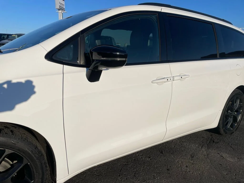 Used 2025 Chrysler Pacifica - photo 38