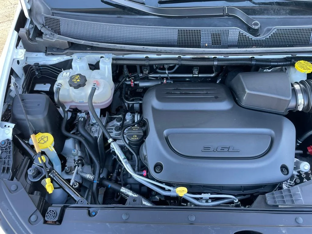 Used 2025 Chrysler Pacifica - photo 42