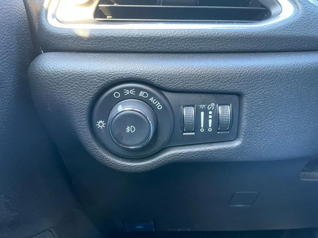 Used 2025 Chrysler Pacifica - photo 48