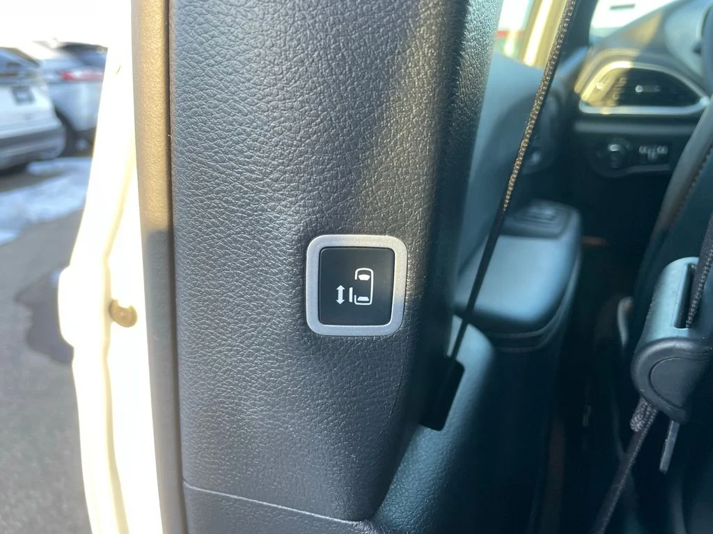 Used 2025 Chrysler Pacifica - photo 59