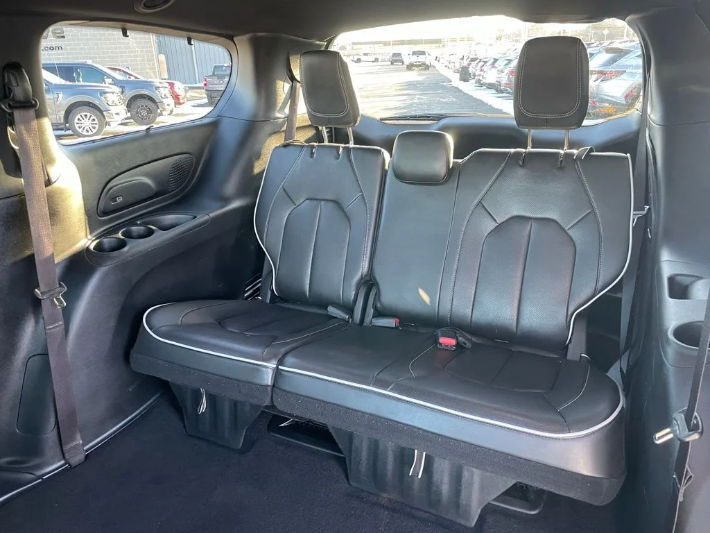 Used 2025 Chrysler Pacifica - photo 11