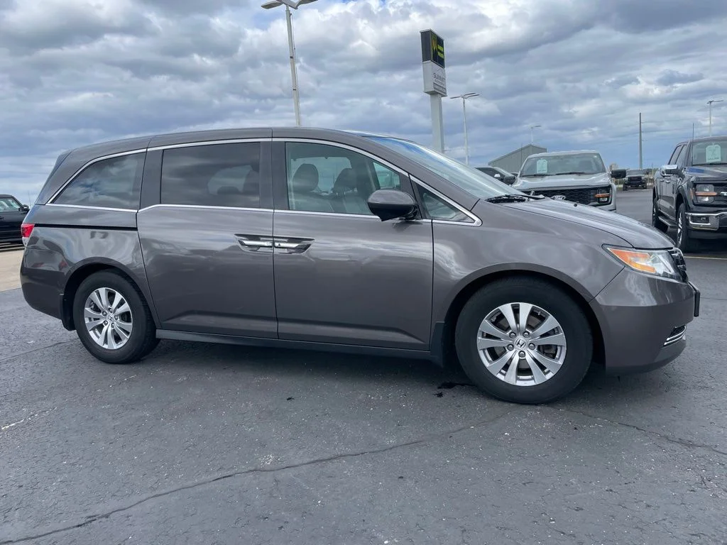 Used 2016 Honda Odyssey - photo 2