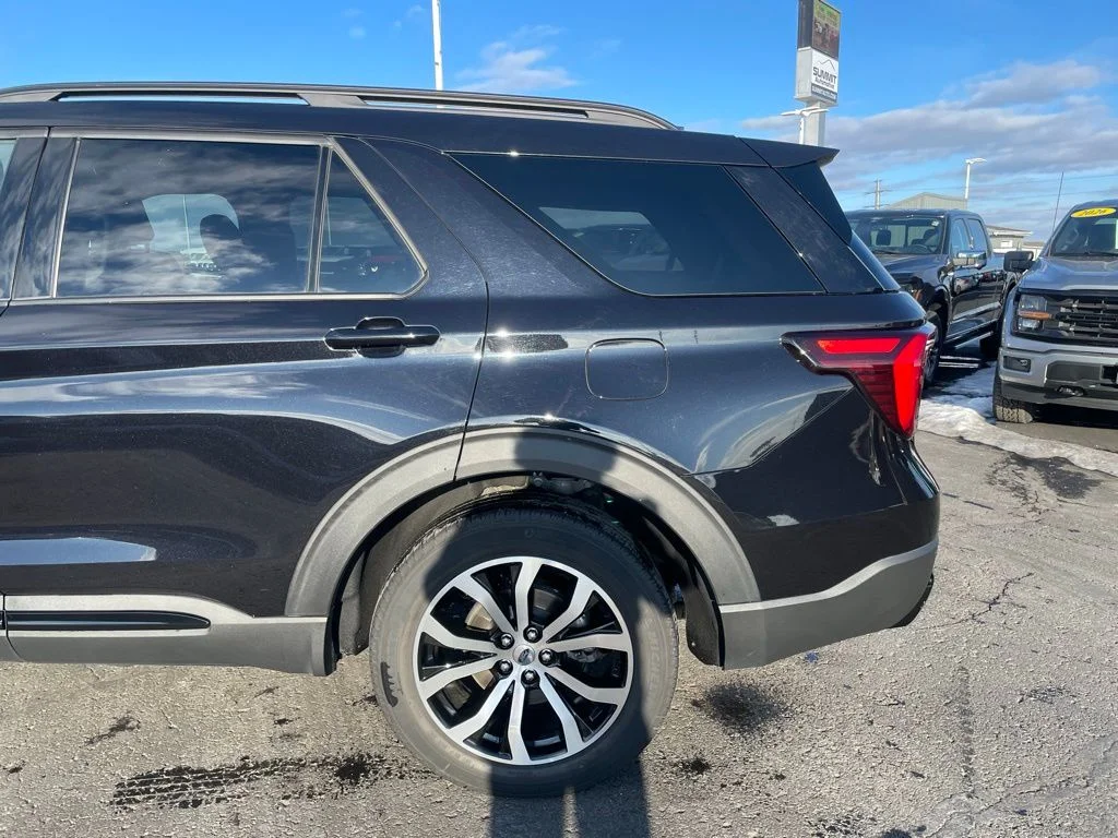 Used 2025 Ford Explorer - photo 34