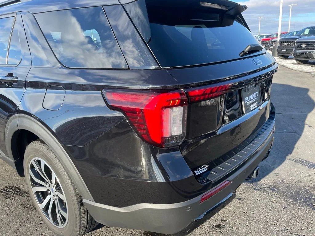 Used 2025 Ford Explorer - photo 35