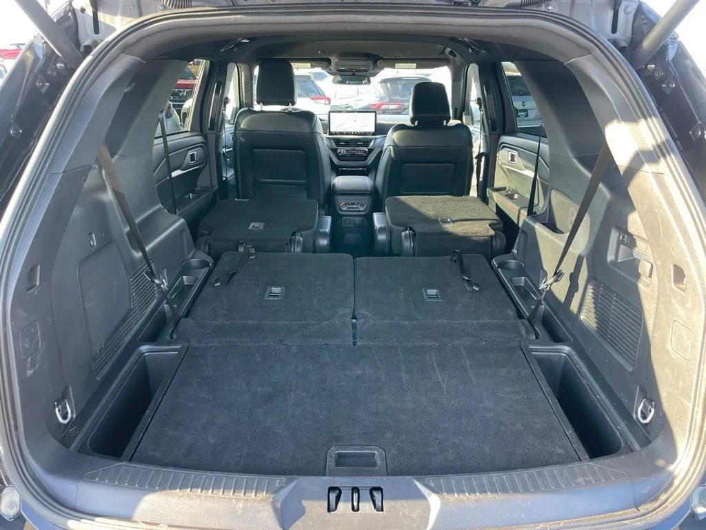Used 2025 Ford Explorer - photo 38