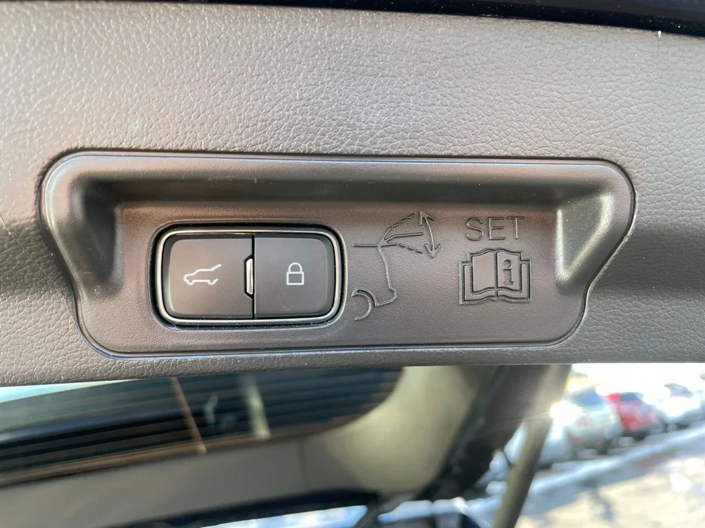 Used 2025 Ford Explorer - photo 39