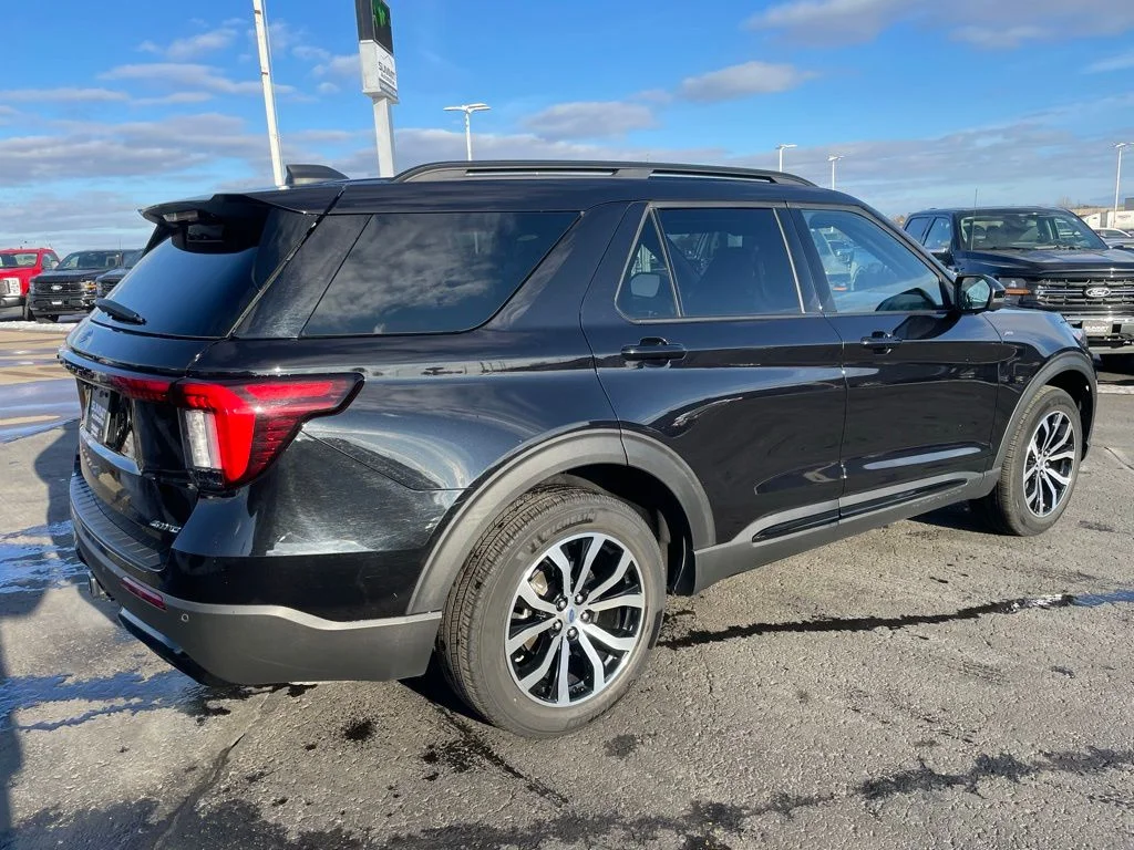 Used 2025 Ford Explorer - photo 7