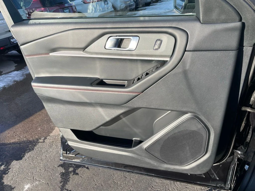 Used 2025 Ford Explorer - photo 57