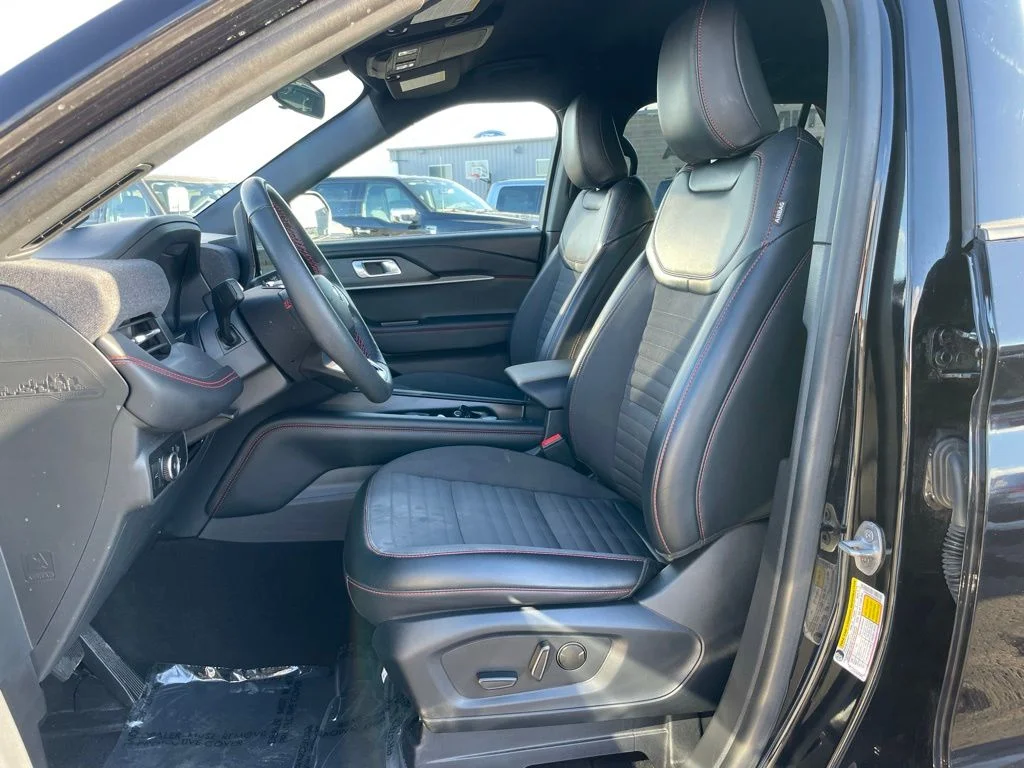 Used 2025 Ford Explorer - photo 9
