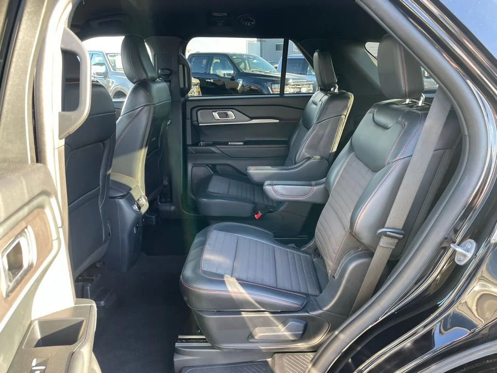Used 2025 Ford Explorer - photo 10