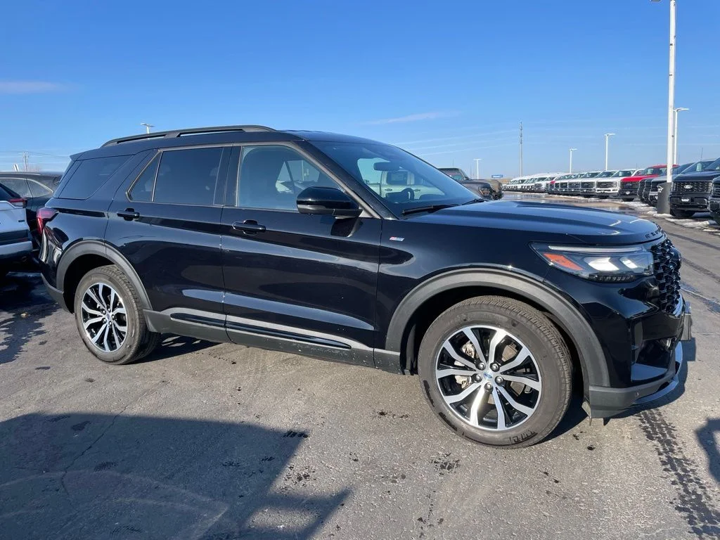 Used 2025 Ford Explorer - photo 5