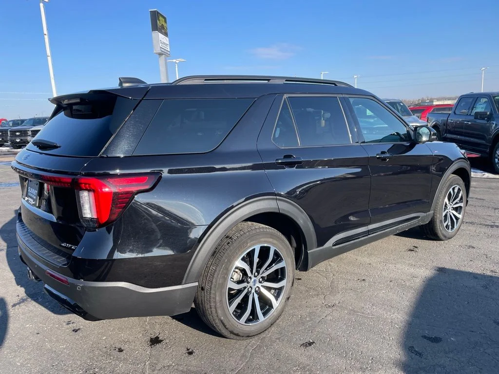 Used 2025 Ford Explorer - photo 7