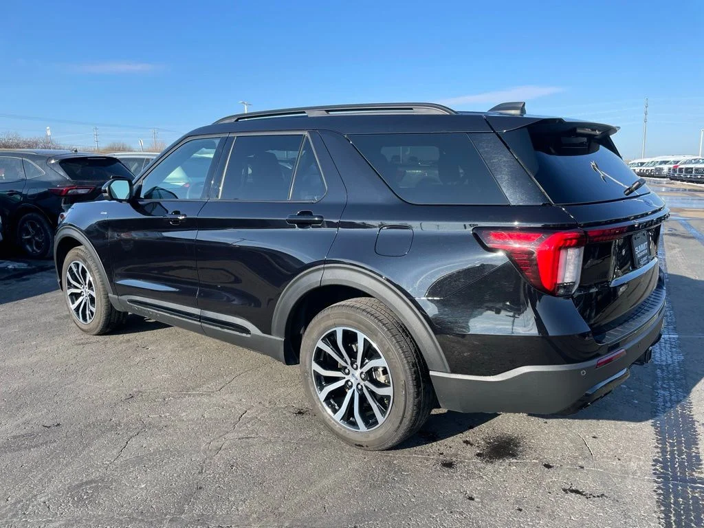 Used 2025 Ford Explorer - photo 8