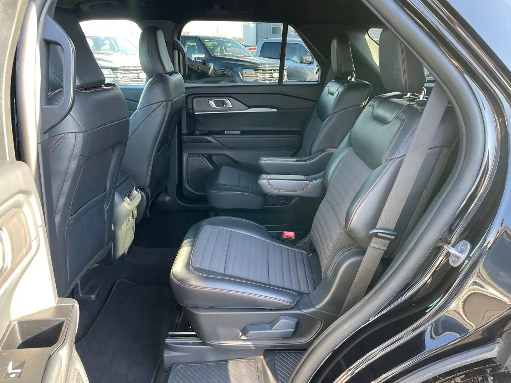 Used 2025 Ford Explorer - photo 10
