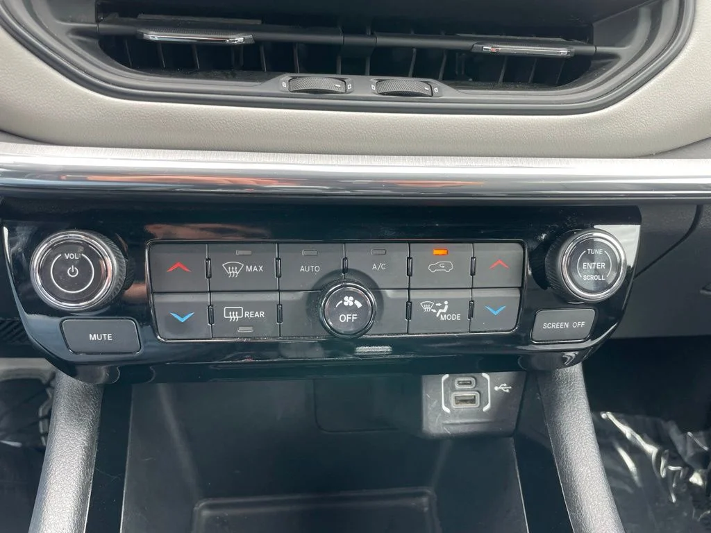 Used 2023 Jeep Compass - photo 13
