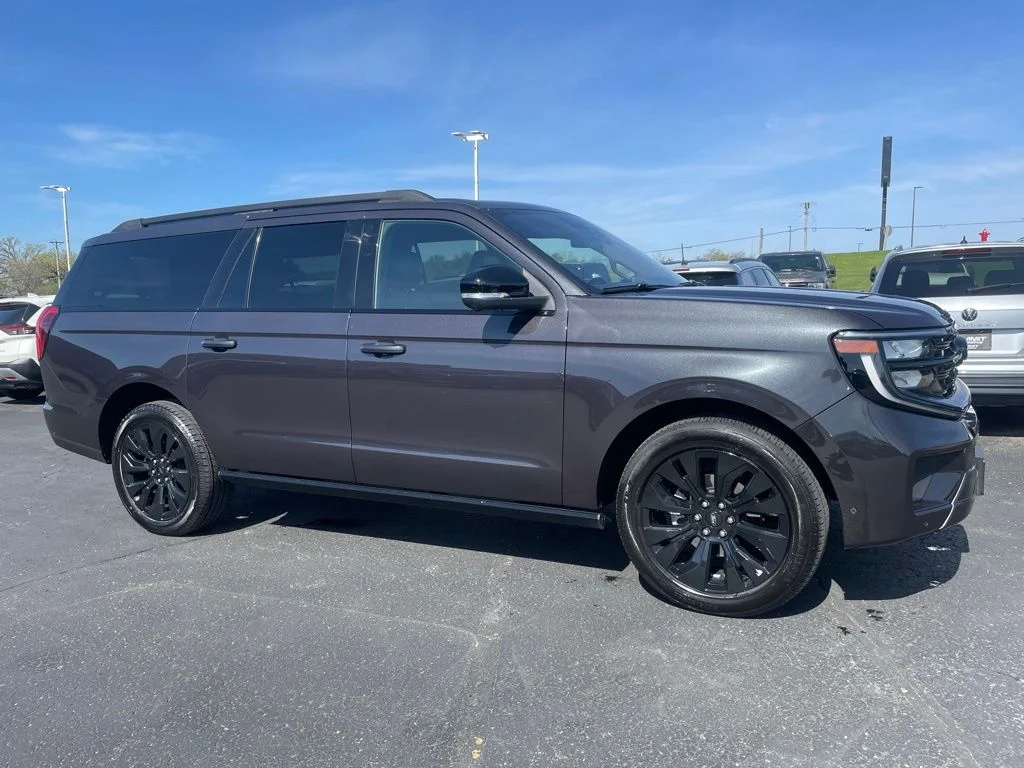 Used 2025 Ford Expedition MAX - photo 2