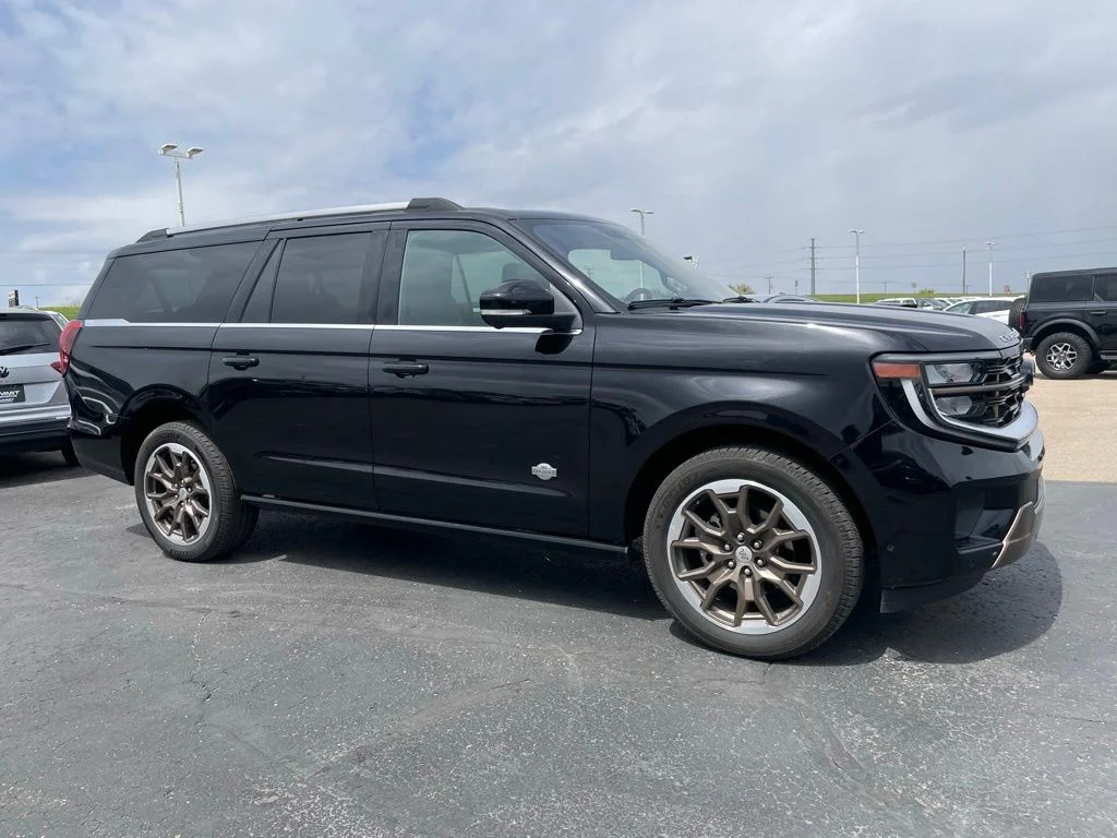 Used 2025 Ford Expedition MAX - photo 2