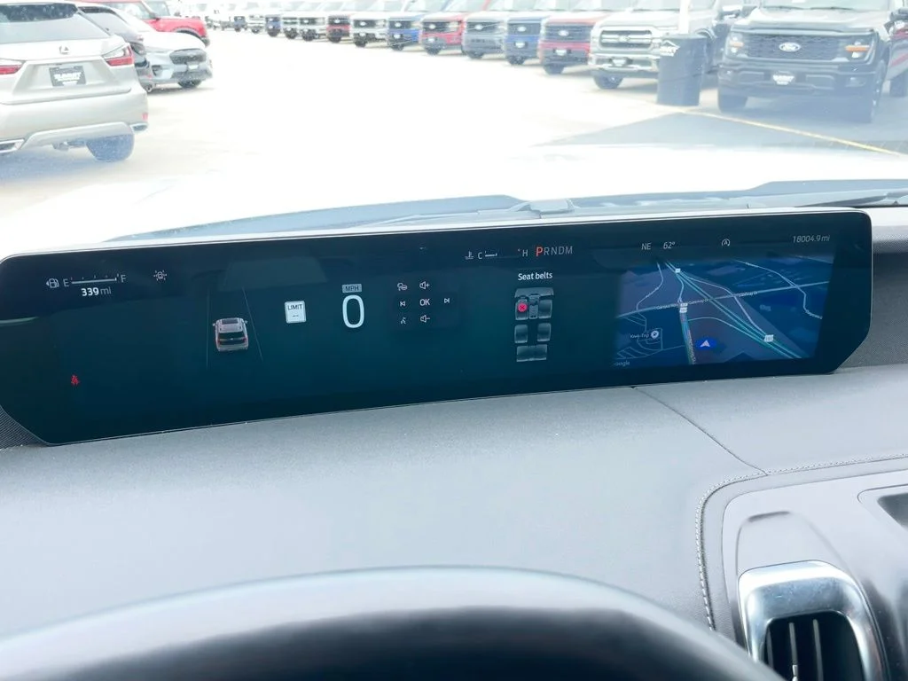 Used 2025 Ford Expedition - photo 11