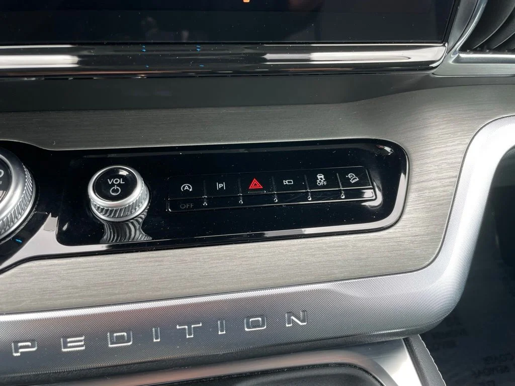 Used 2025 Ford Expedition - photo 13