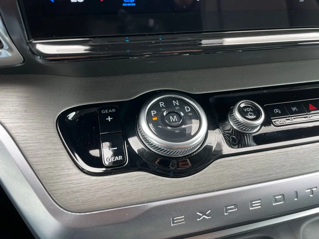 Used 2025 Ford Expedition - photo 14