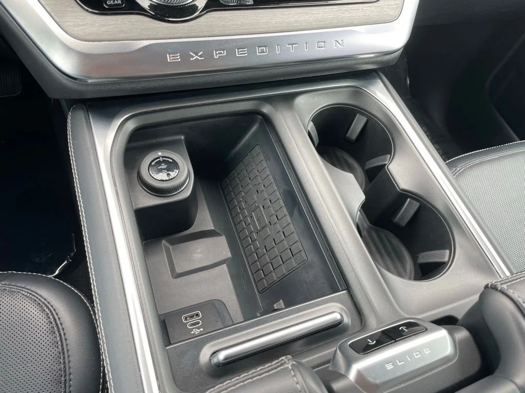 Used 2025 Ford Expedition - photo 15