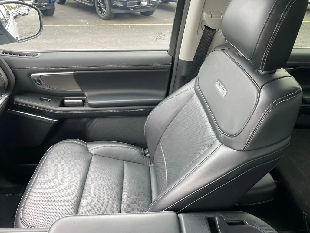 Used 2025 Ford Expedition - photo 28