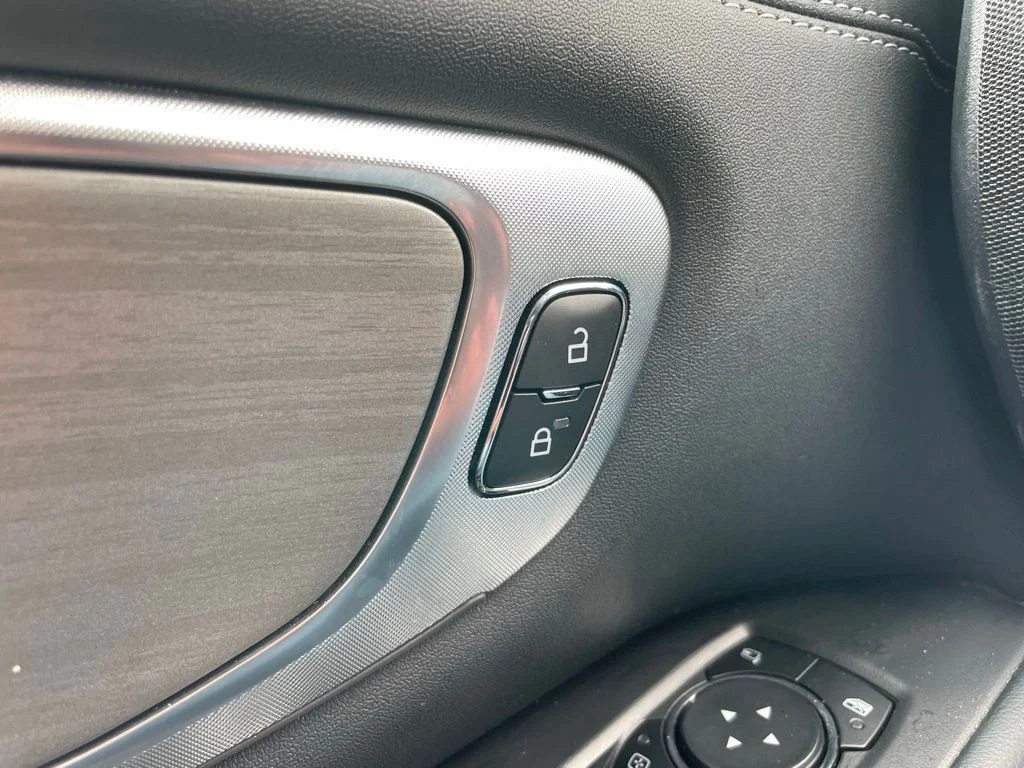 Used 2025 Ford Expedition - photo 33