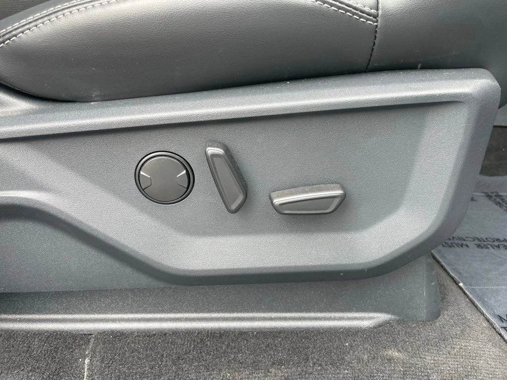Used 2025 Ford Expedition - photo 68