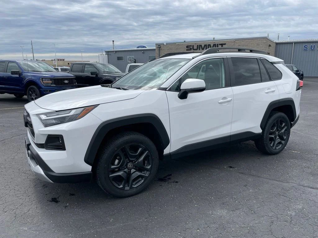 Used 2024 Toyota RAV4 - photo 6