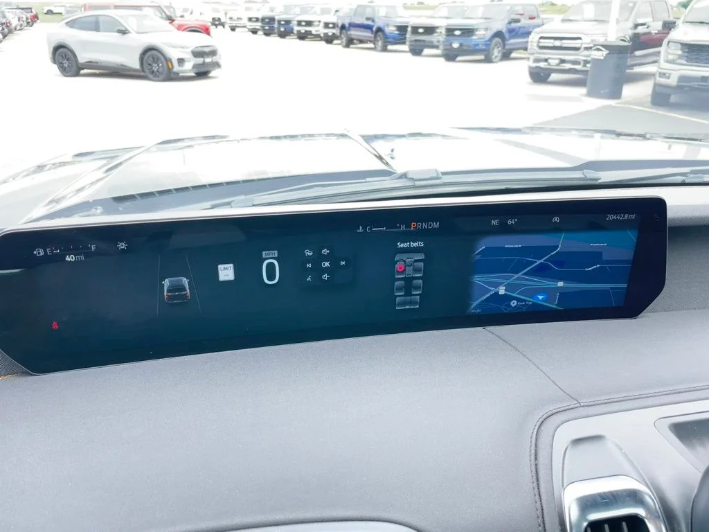Used 2025 Ford Expedition - photo 11