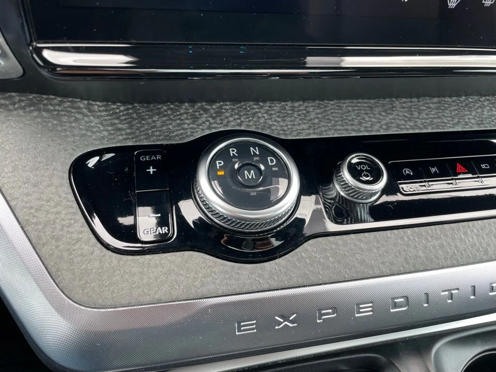 Used 2025 Ford Expedition - photo 14