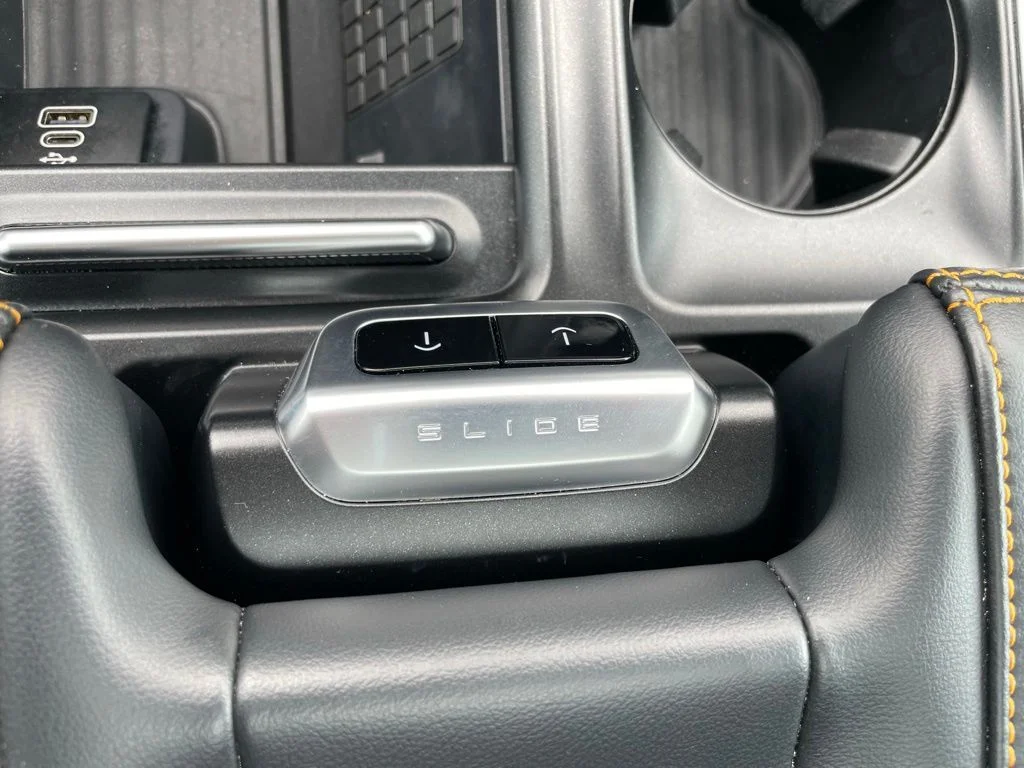 Used 2025 Ford Expedition - photo 16