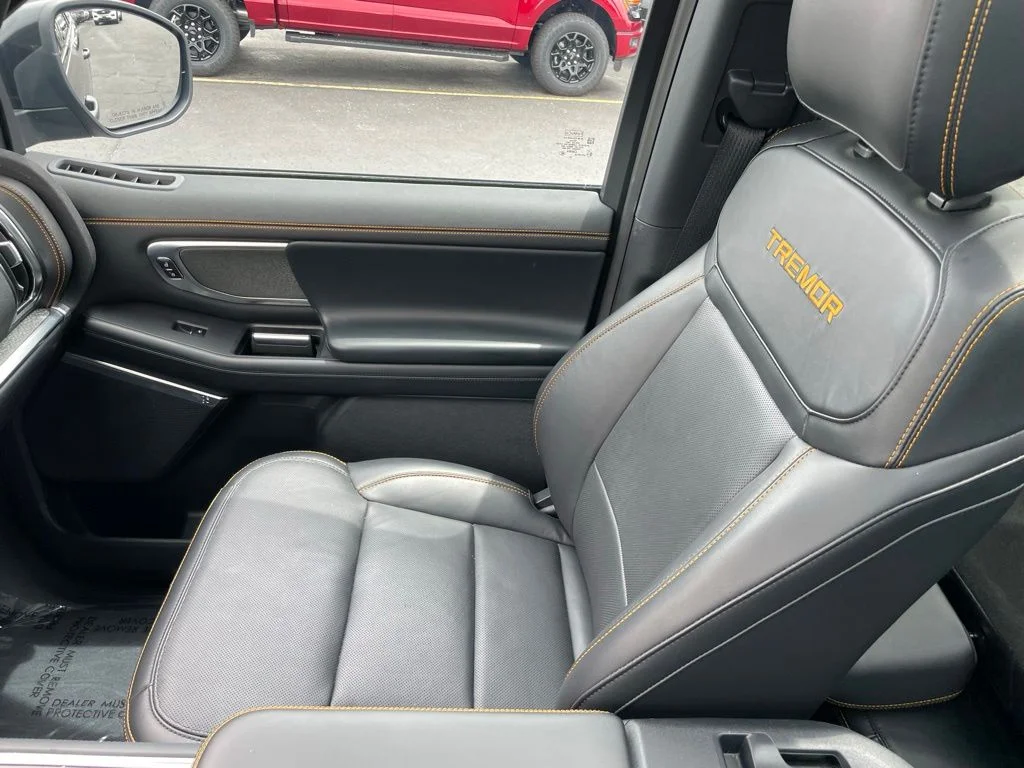 Used 2025 Ford Expedition - photo 28