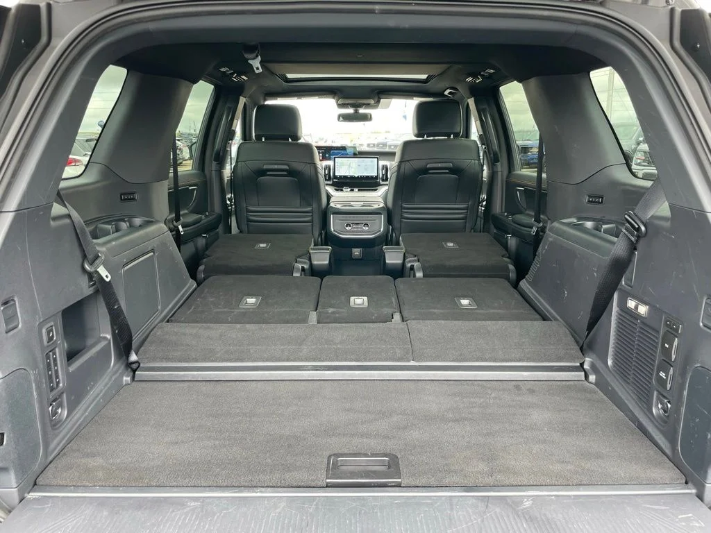 Used 2025 Ford Expedition - photo 42