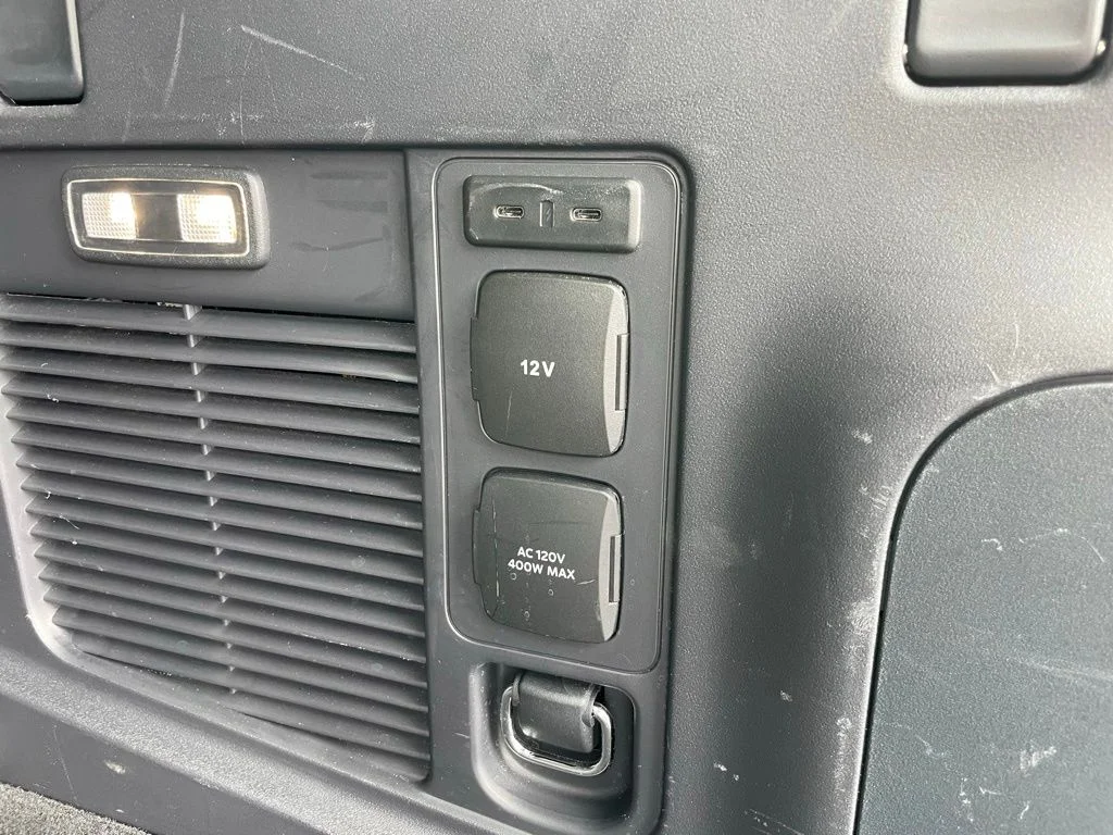 Used 2025 Ford Expedition - photo 44