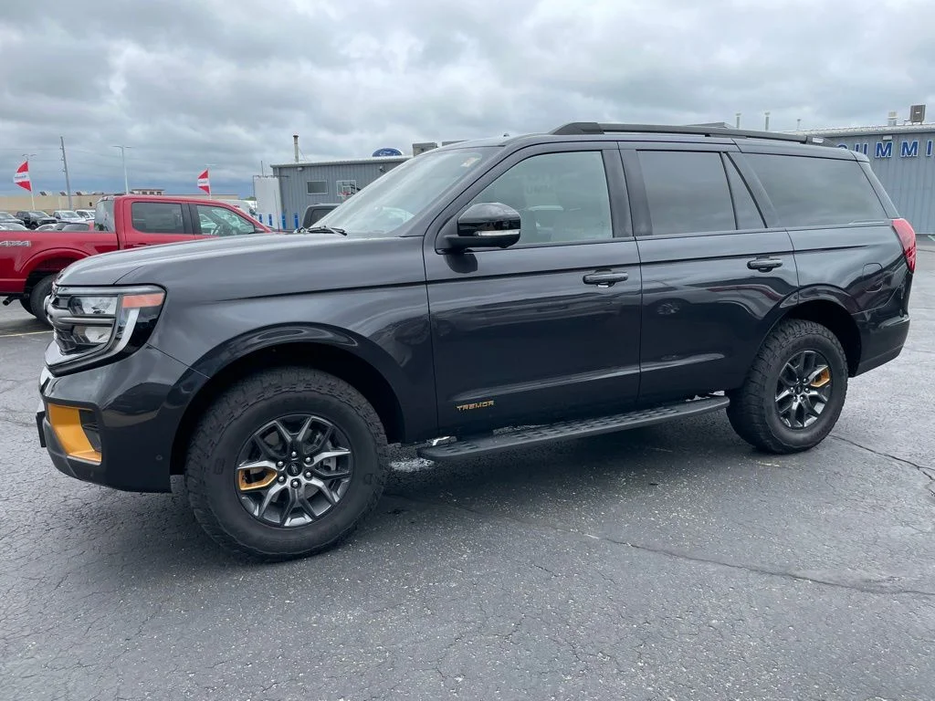 Used 2025 Ford Expedition - photo 6